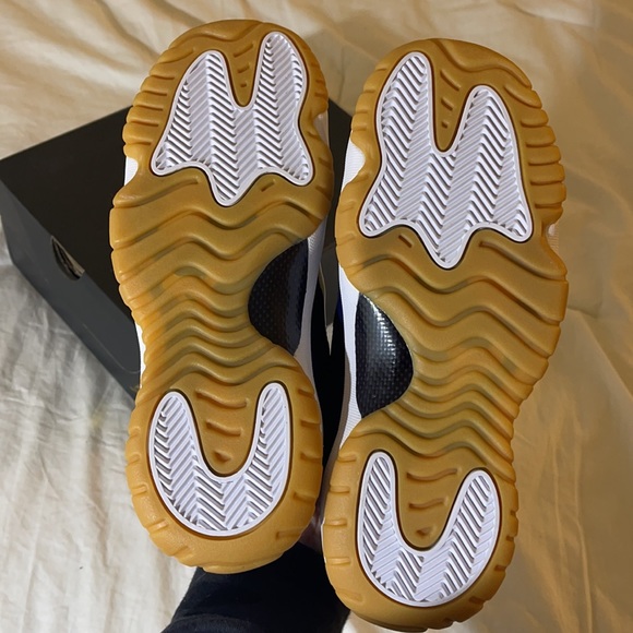 Air Jordan 11 Retro Low BG, 5Y (US woman’s 6.5) “Navy Gum” DS - Picture 8 of 13